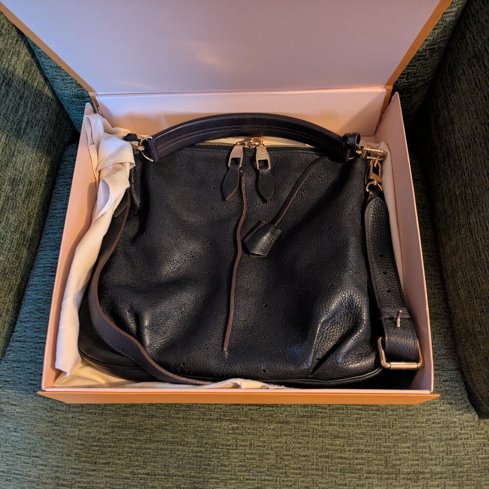 Louis Vuitton: Mahina Selene MM